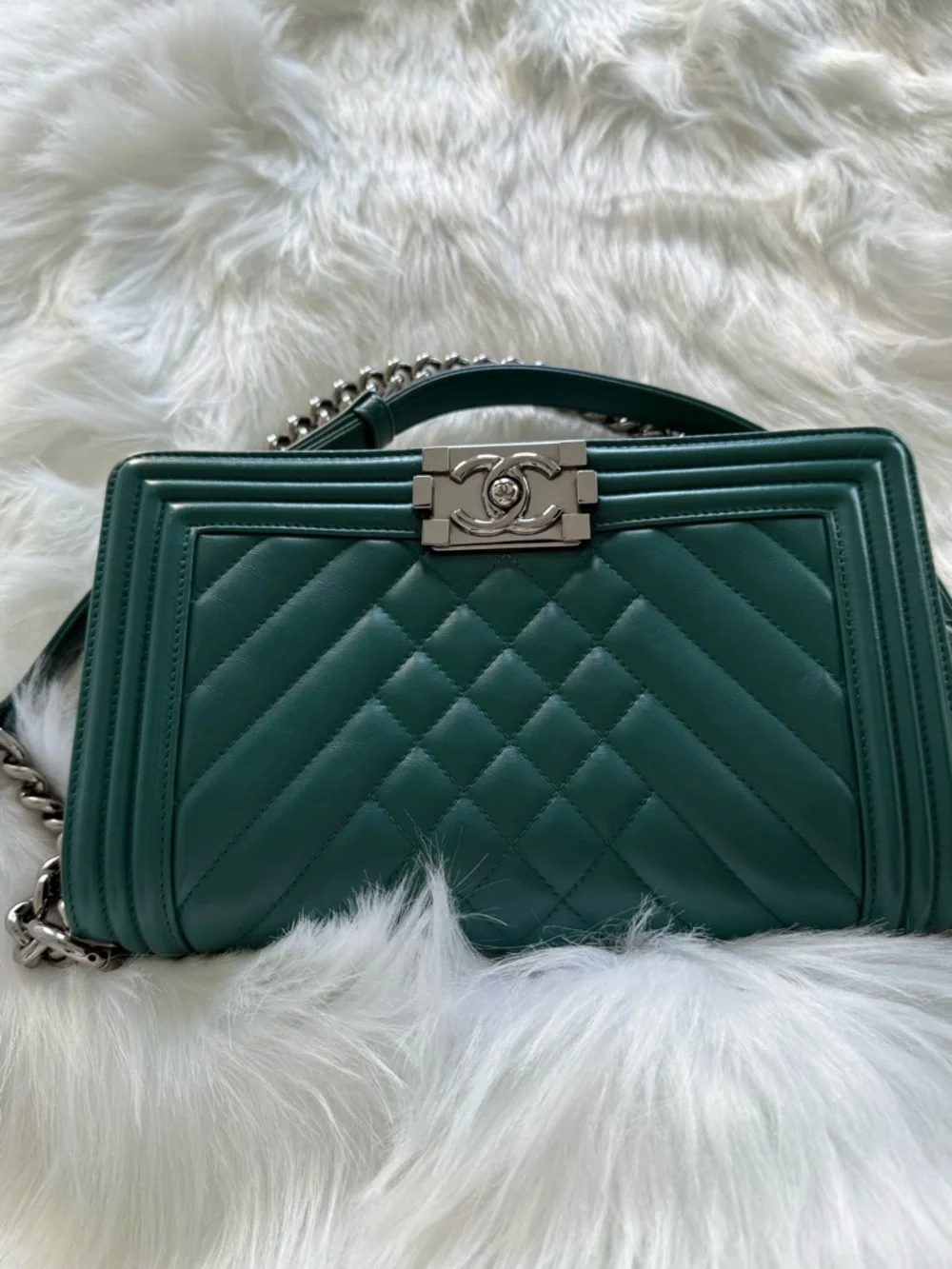 CHANEL: ✨RARE ✨Medium Teal Boy Bag *AUTHENTICATED* - Picture 3 of 15
